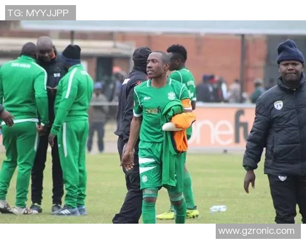 腿部受伤的足球明星如何克服困难重返赛场的励志故事