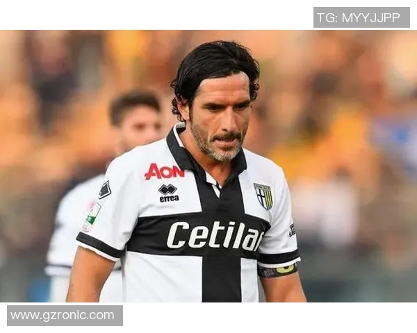 历史足球明星大汇聚回顾传奇球员的辉煌岁月与影响力 历史足球明星大汇聚回顾传奇球员的辉煌岁月与影响力