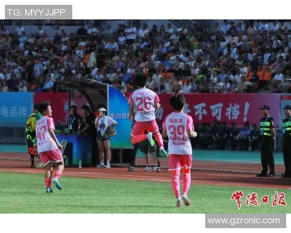 李伟丰：从草根球员到足球明星的奋斗历程与梦想追逐